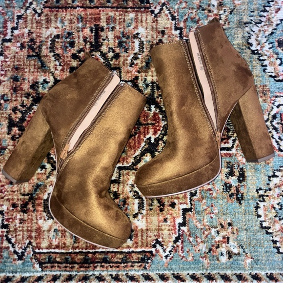 Dream Pairs Heeled Platform Meadow Boot - Picture 3 of 7